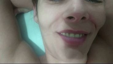 ÖĞRETMEN, GENÇ ÖĞRENCİNİN BAKİRETİNİ ALIYOR; YARAMAZ KADIN İNLEYEREK AMINA BÜYÜK MİKTARDA MENİ ALIYOR  | Porno Videosu